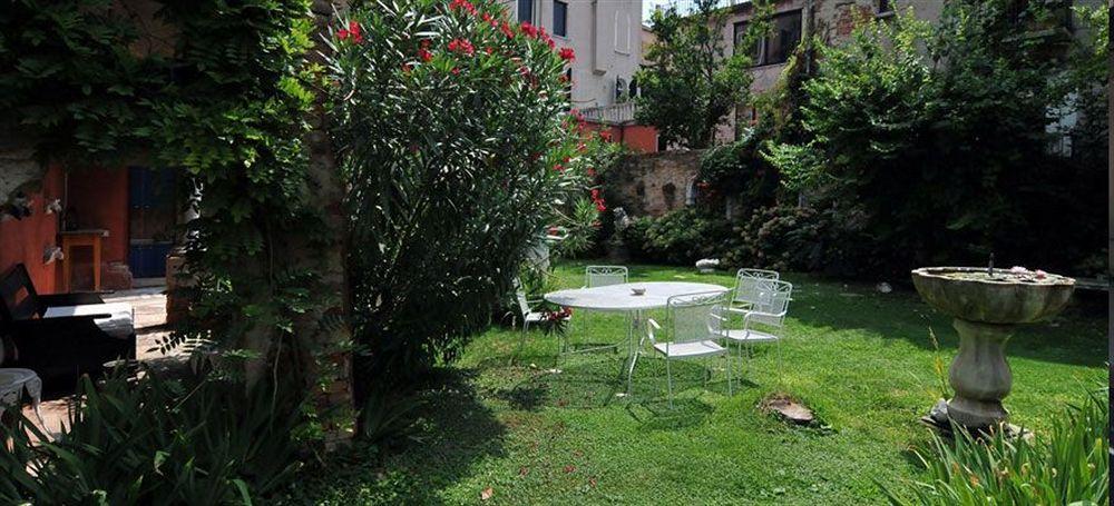 Appartamento Garden Ca' Rezzonico Venedig Exterior foto