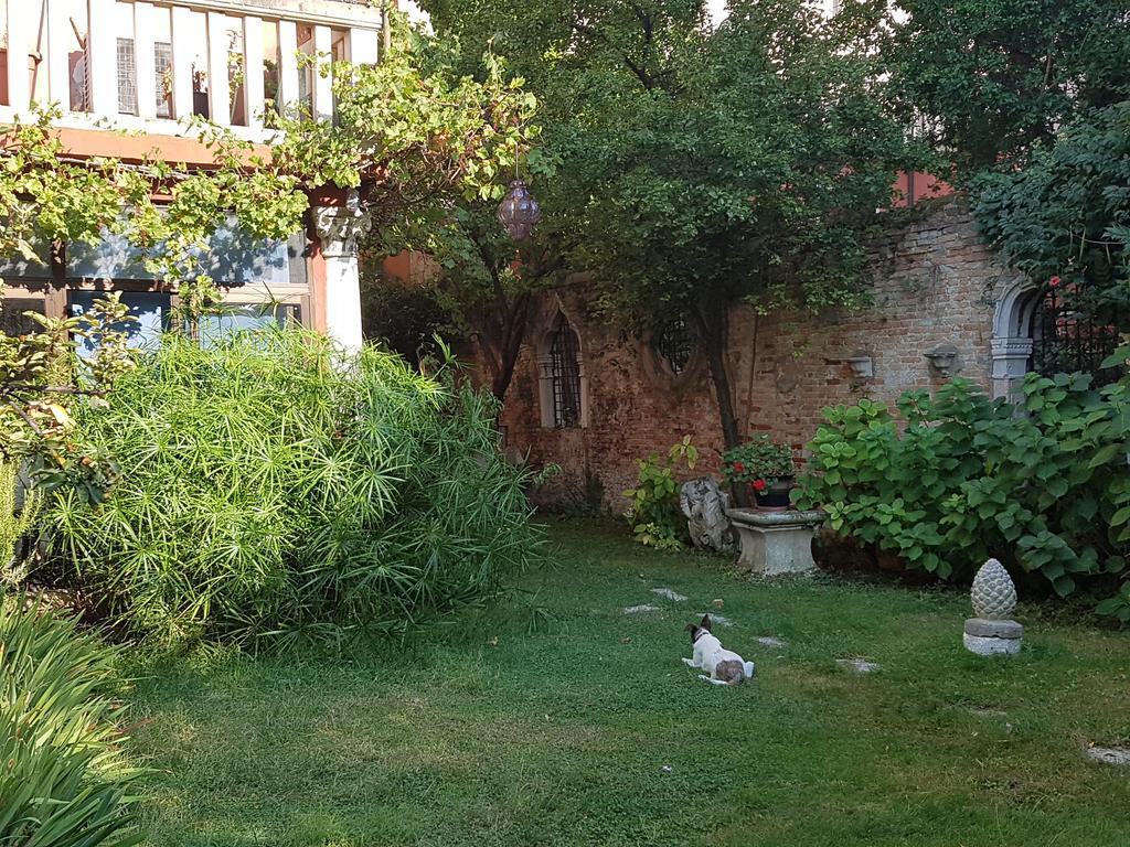 Appartamento Garden Ca' Rezzonico Venedig Exterior foto