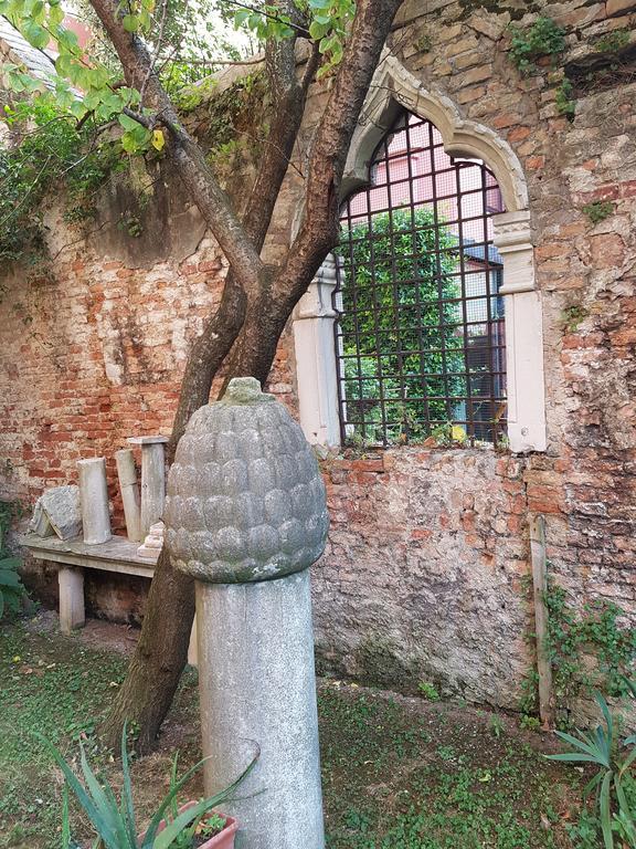 Appartamento Garden Ca' Rezzonico Venedig Exterior foto