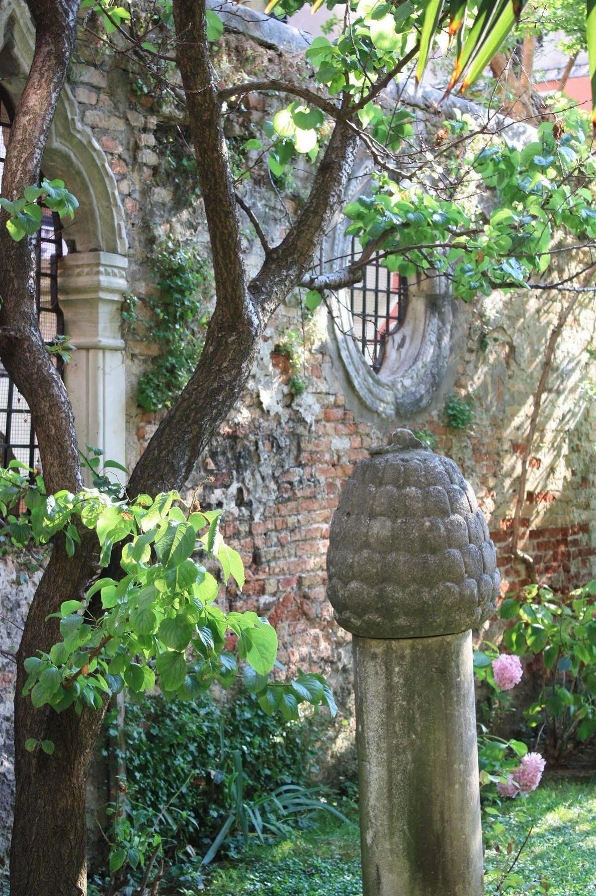 Appartamento Garden Ca' Rezzonico Venedig Exterior foto