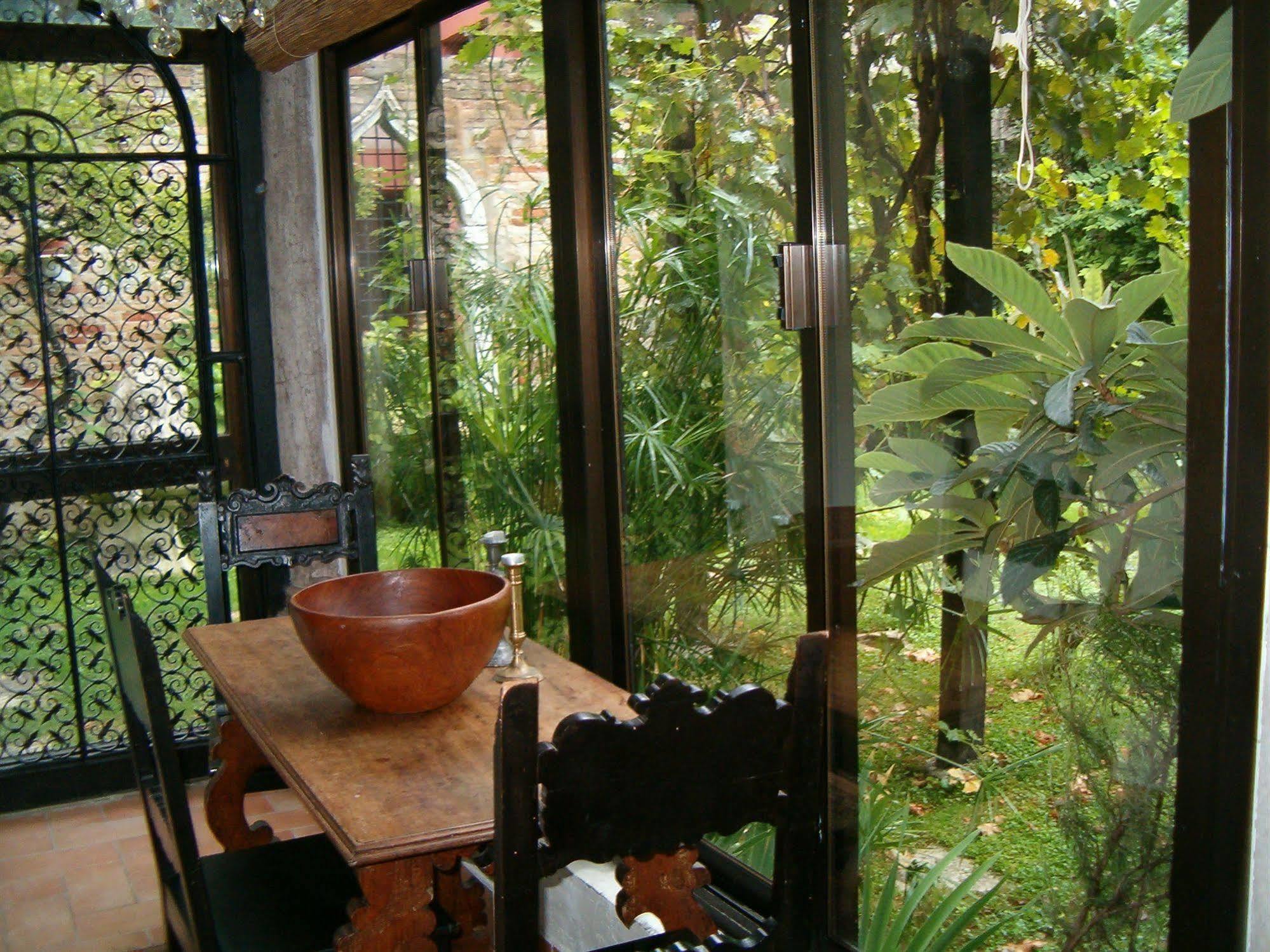 Appartamento Garden Ca' Rezzonico Venedig Exterior foto