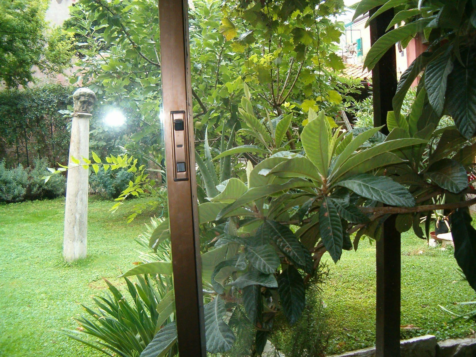 Appartamento Garden Ca' Rezzonico Venedig Exterior foto