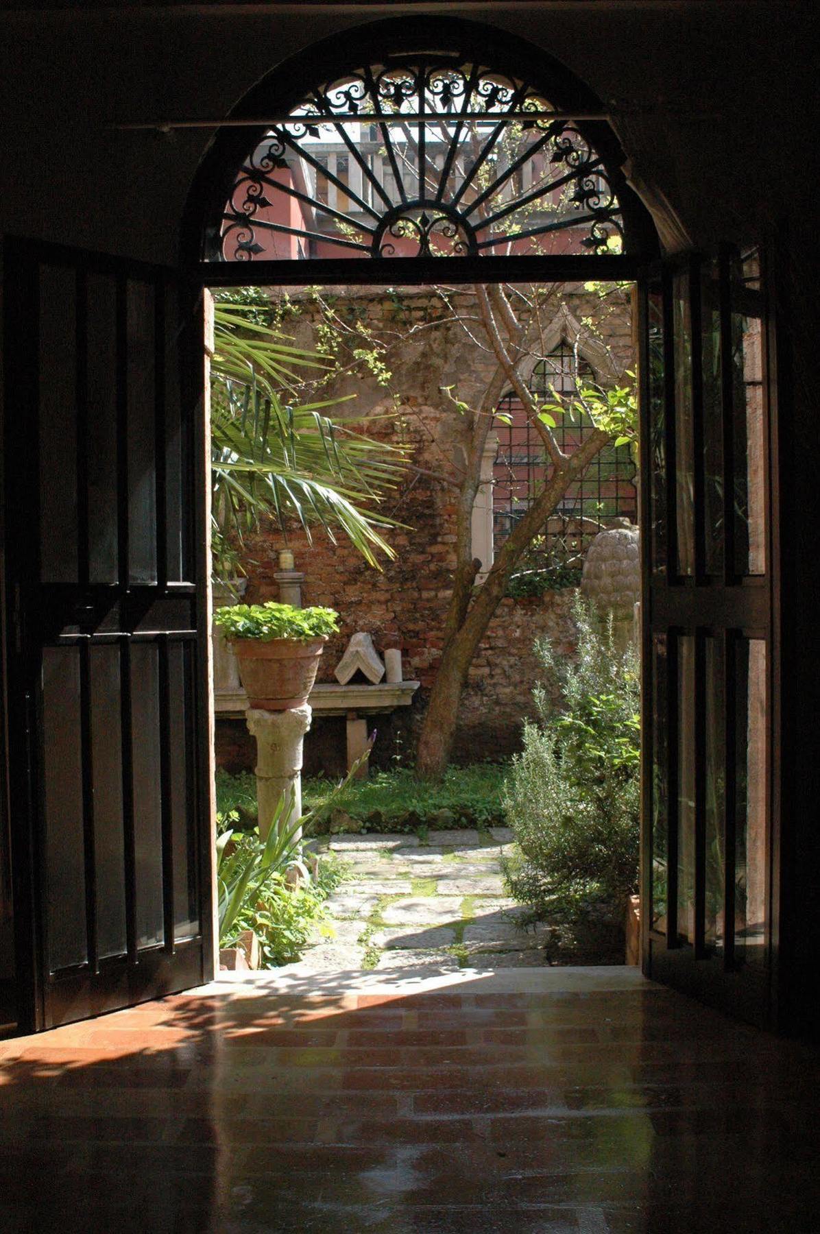 Appartamento Garden Ca' Rezzonico Venedig Exterior foto